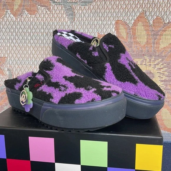 Vans WMNS Classic Slip-0n
Ireneisgood Multi
VN0A4BVZBMB
Platforms - Picture 5 of 16